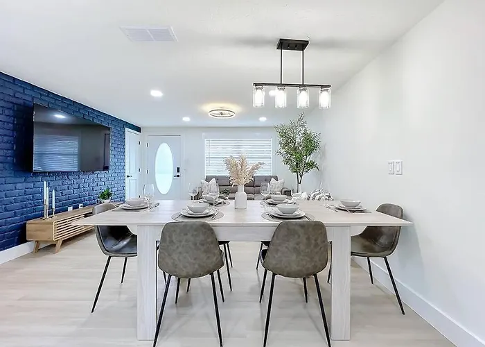 Poolside Paradise Near Siesta Key Beach Sarasota
